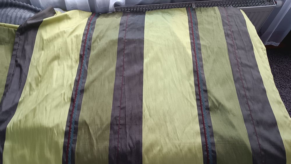 Zielone zasłony w paski