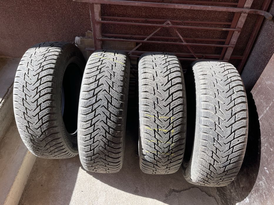 Hakkapelitta 8 suv 225 65 r17