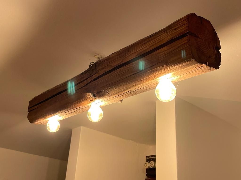 Unikatowa lampa loft, belka 100 letnia, żyrandol.