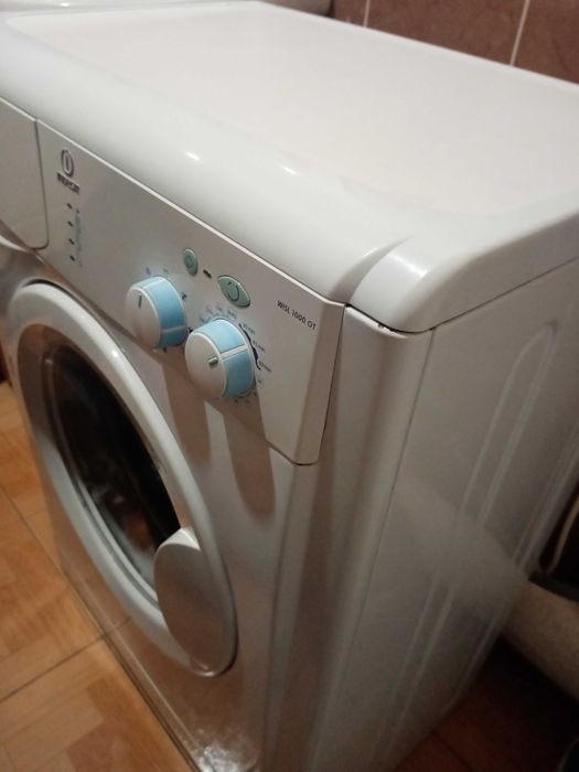 Запчасти запчастини стиральной машины INDESIT WISL 1000 OT