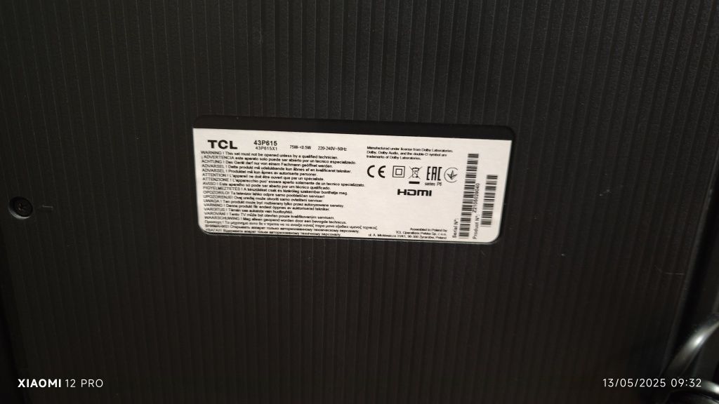TV TCL 43 com tela partida