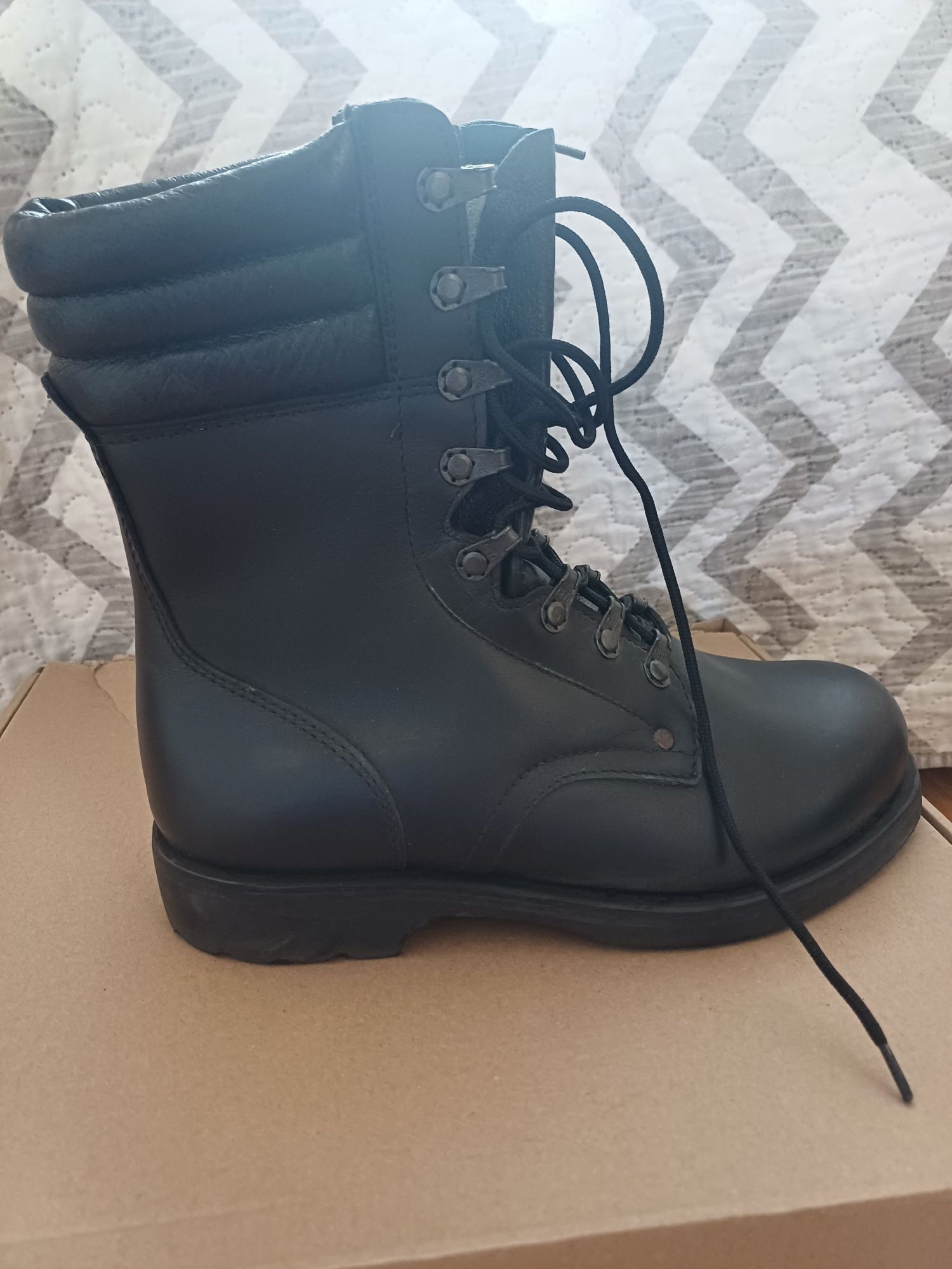 Buty wojskowe, 24 + gratis skarpetki