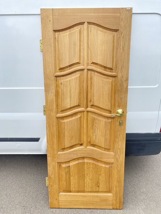 Продам вхідні чи між тамбурні  дубові  двері  в хорошому стані.