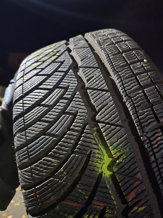 255/40R19 Michelin Pilot Alpin PA4