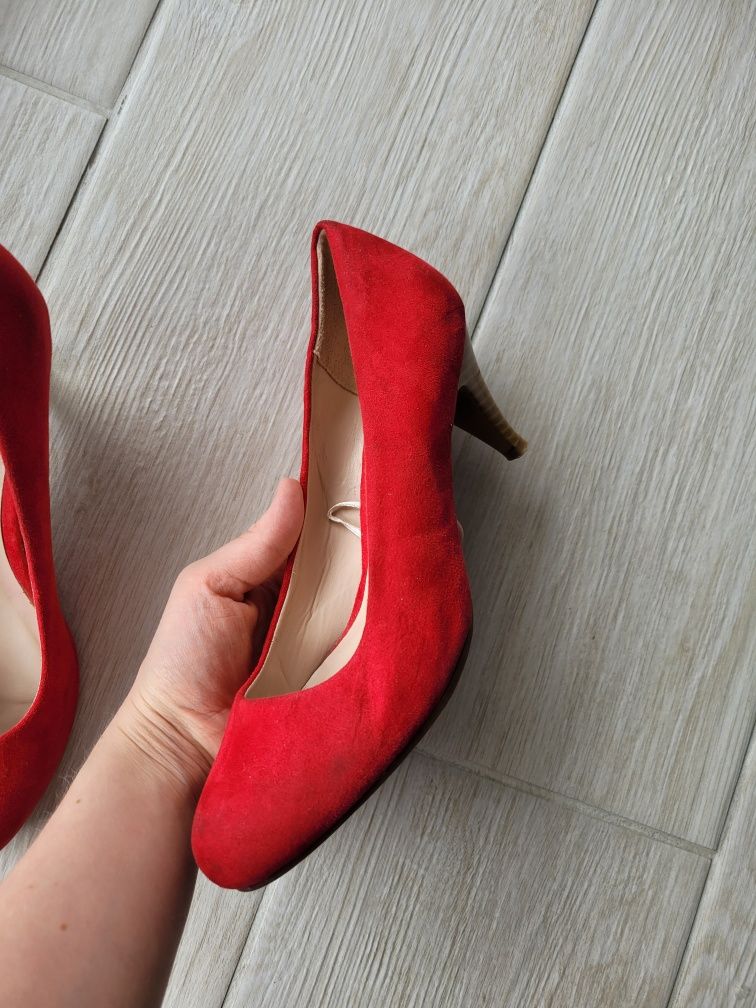 Czerwone buty czółenka szpilki na niskim obcasie zamsz 37