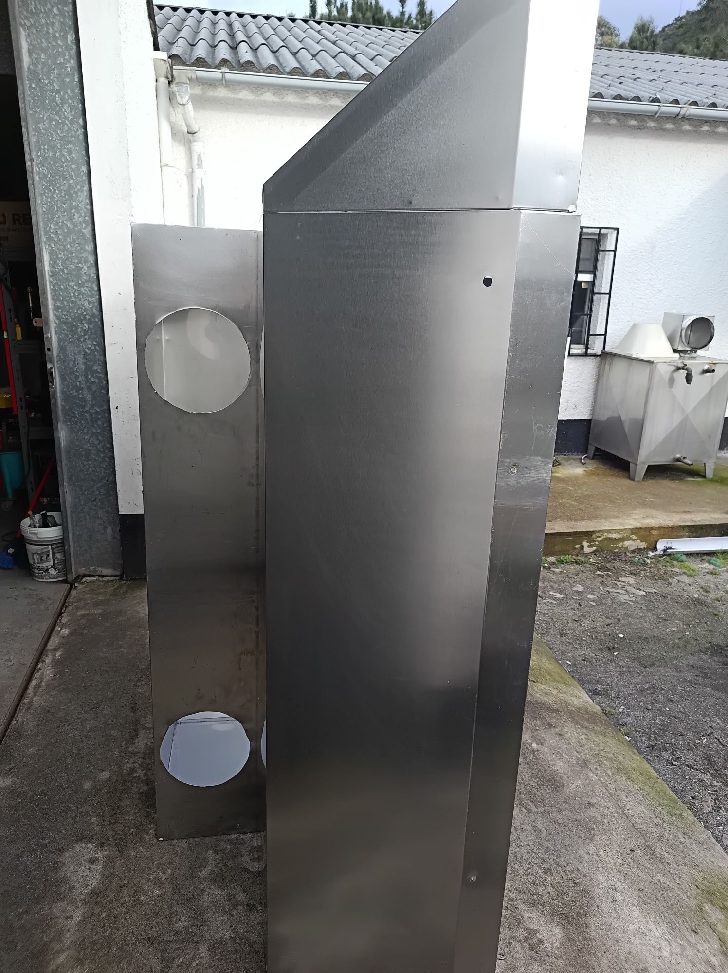Hotte central 260x220
