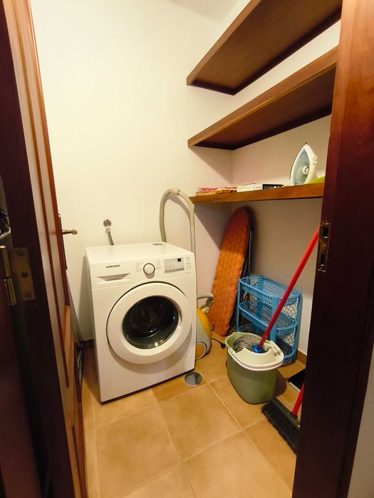 Excelente apartamento T1 com garagem e piscina em Armação de Pêra