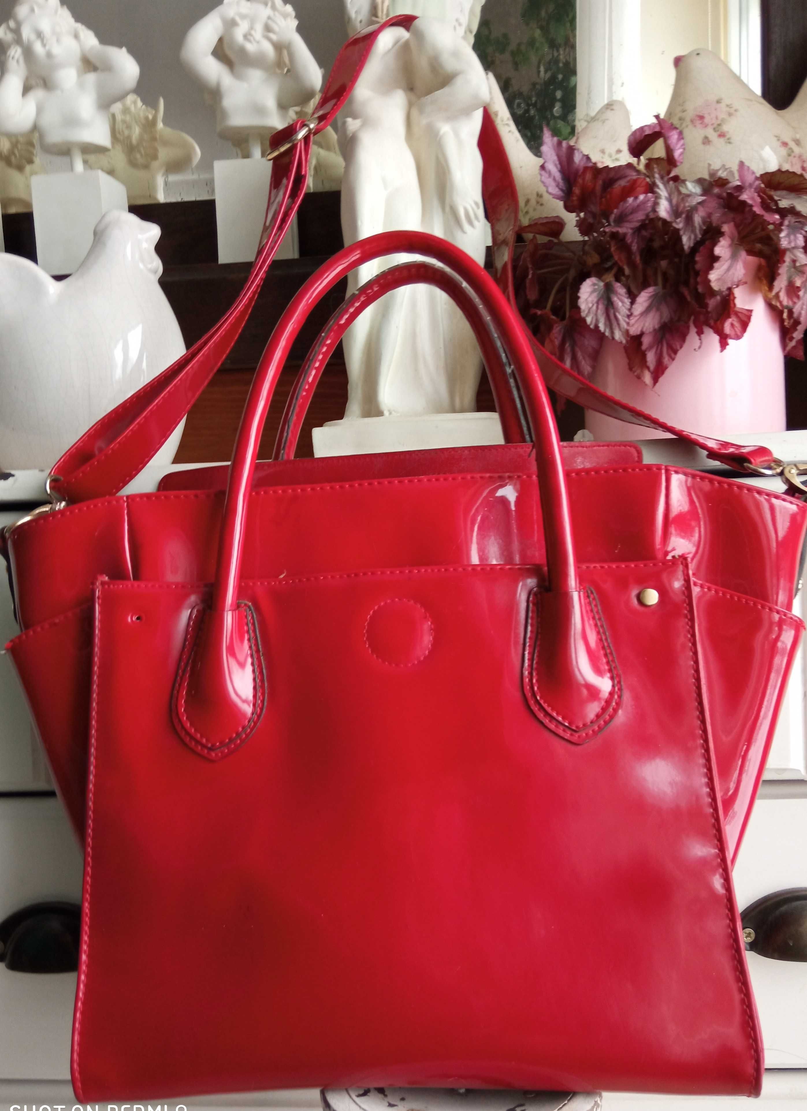 NANUCCI torebka lakierek red 27x40x13 PU