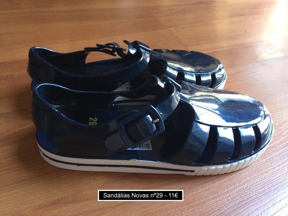 Sandálias novas de criança (modelos e tamanhos vários)