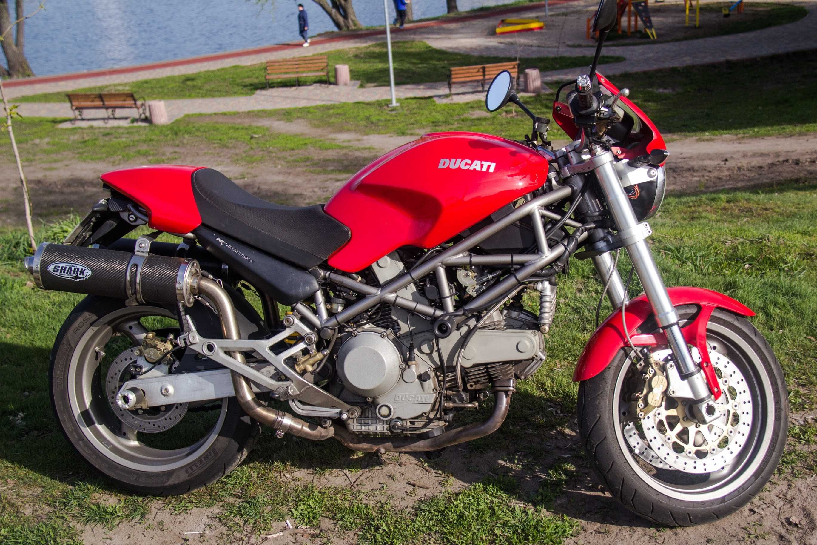 Ducati Monster 900 ie