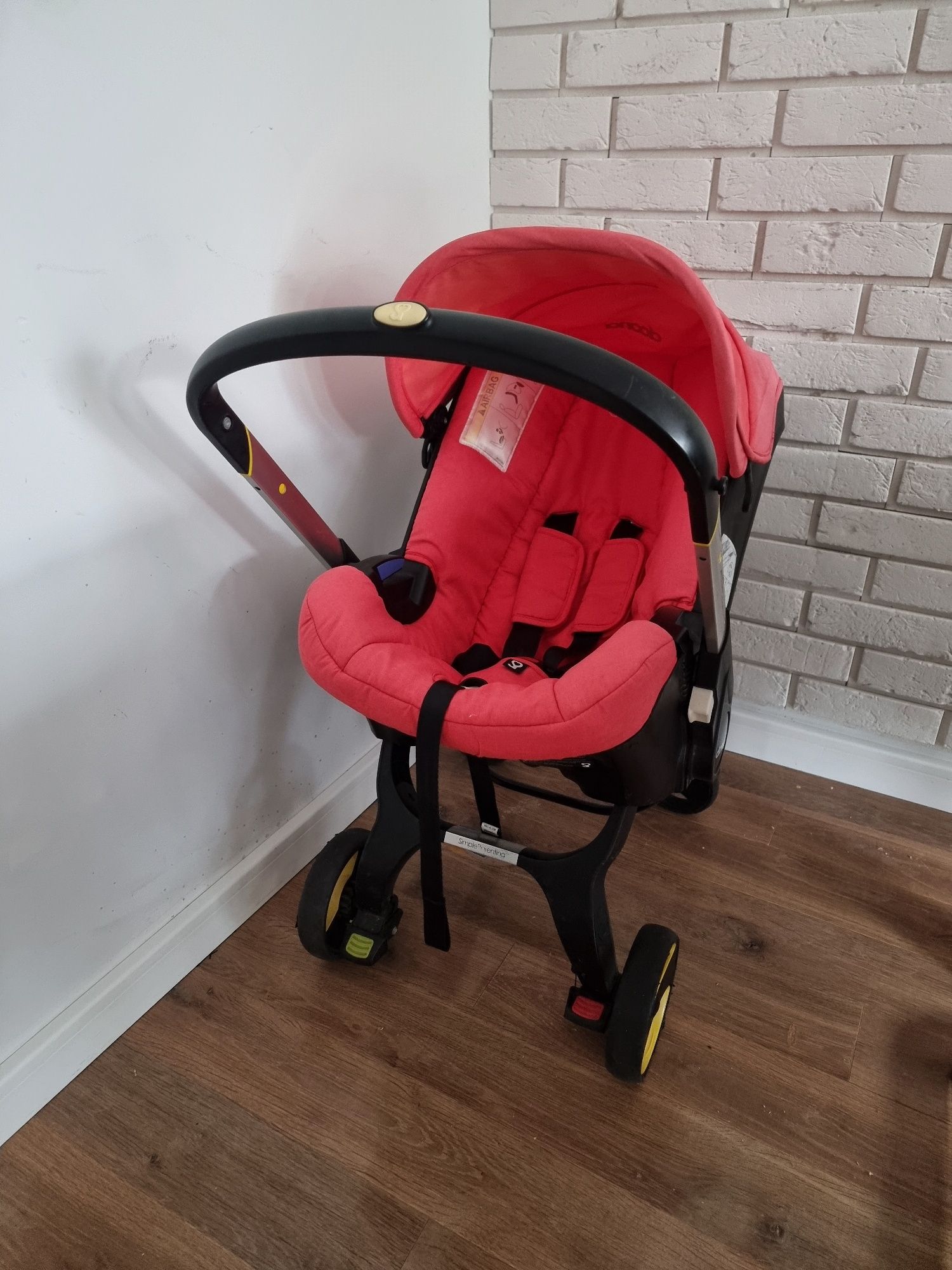 Wózek Doona z bazą isofix + akcesoria
