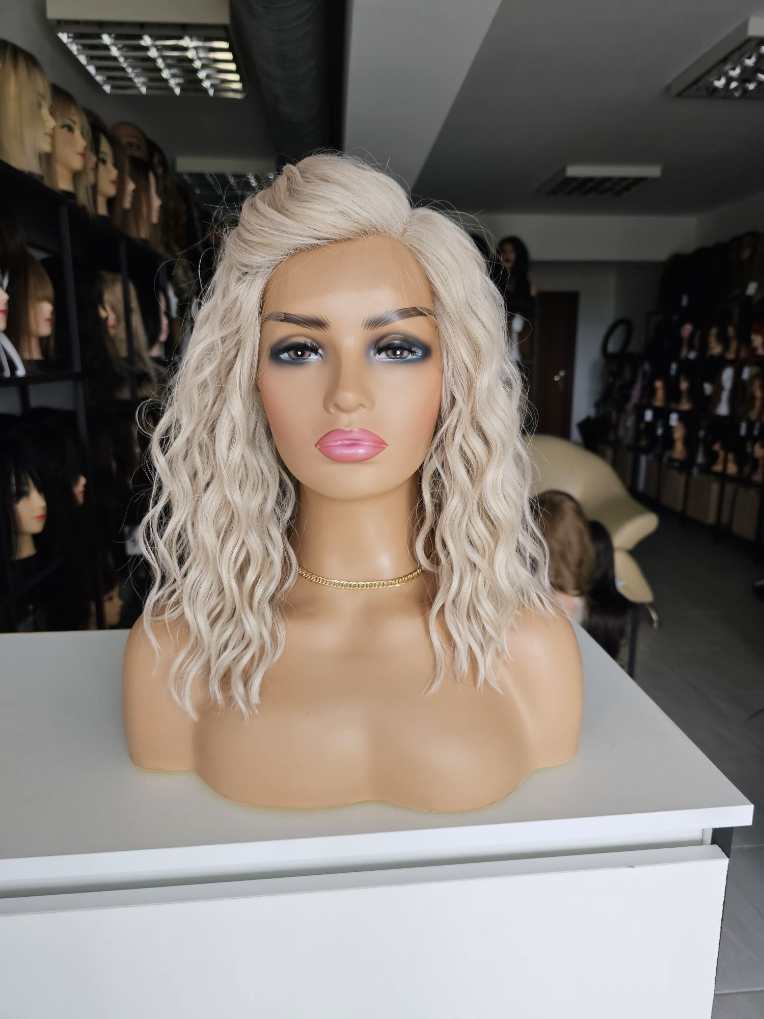 Peruka lace front fala perłowy chłodny blond Iza naturalna fryzura