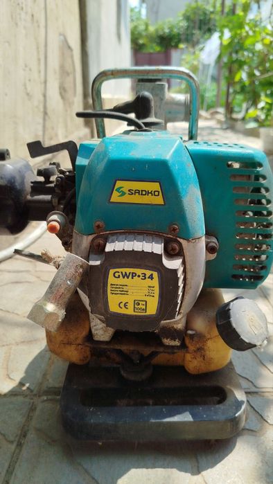 Мотопомпа CADKO двухтактная.