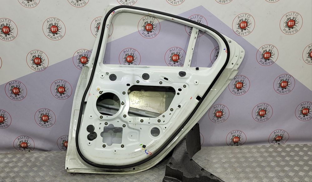 Двері задні ліві праві Jaguar XE 2017-2020