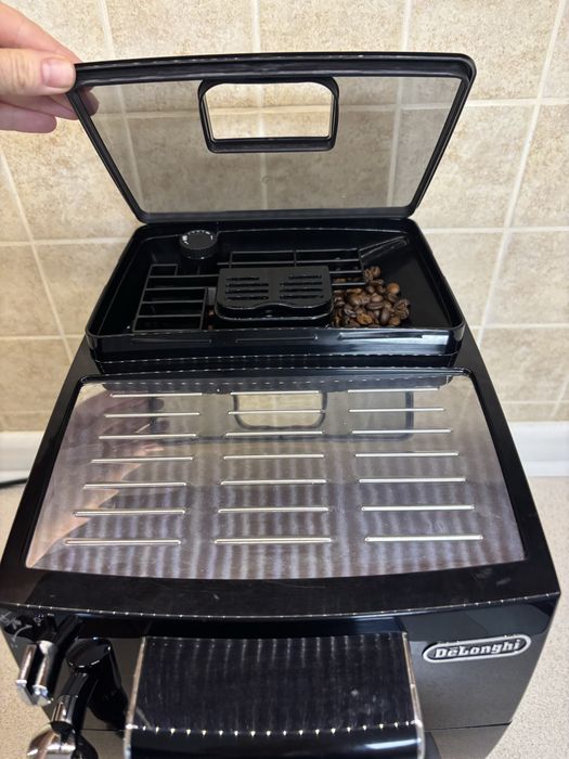 Кавоварка Delonghi ECAM