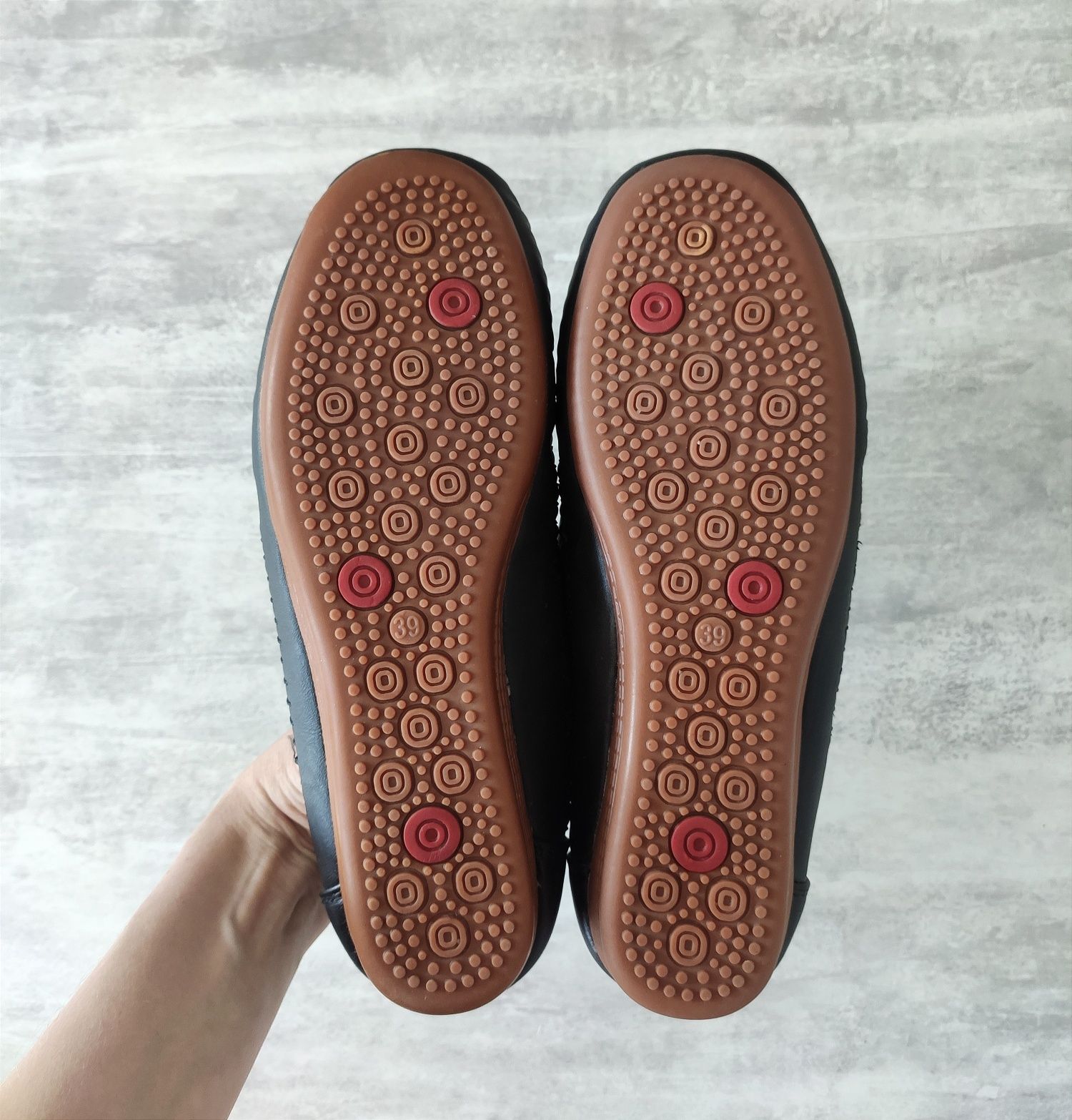 Нові шкіряні жіночі туфлі розмір 37