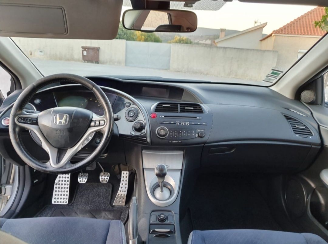 Honda Civic 1.8 i-vtec Sport