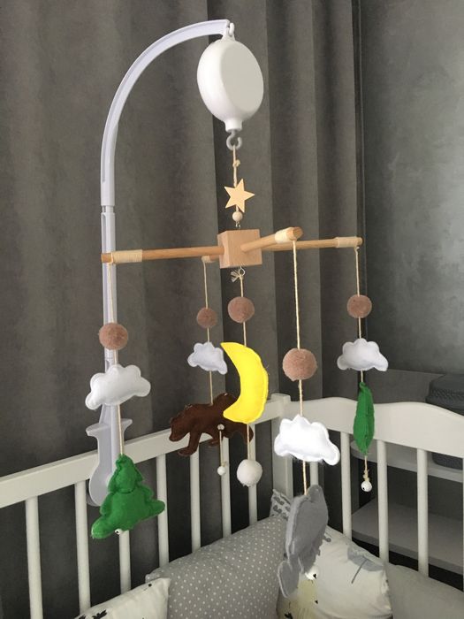 Мобіль з фетру на дитяче ліжечко.