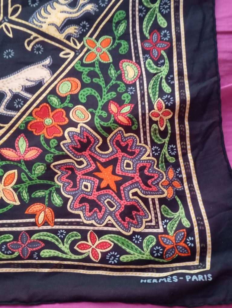 Hermes paris вінтажна хустка, шов роуль.