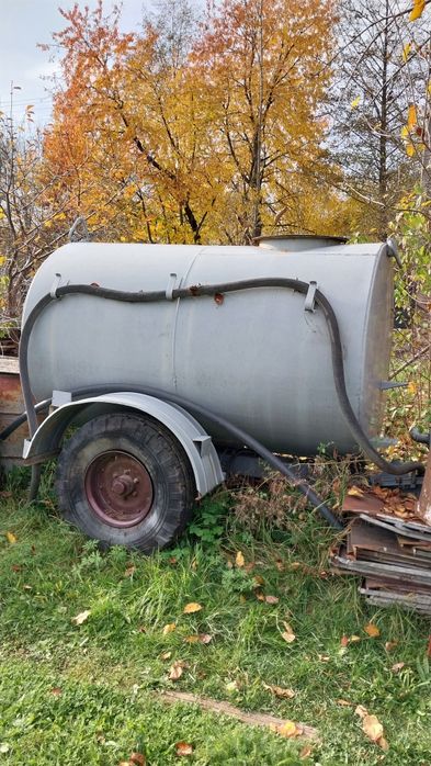 Бочка на 3.2т на колесах з насосом, хороший стан