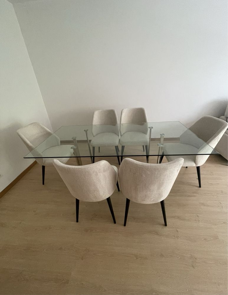 Vende-se Mesa de jantar 6 lugares