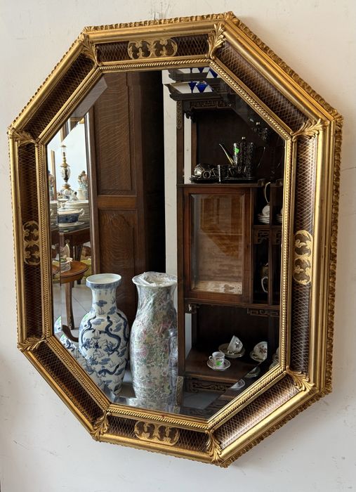 Ośmiokątne lustro ścienne