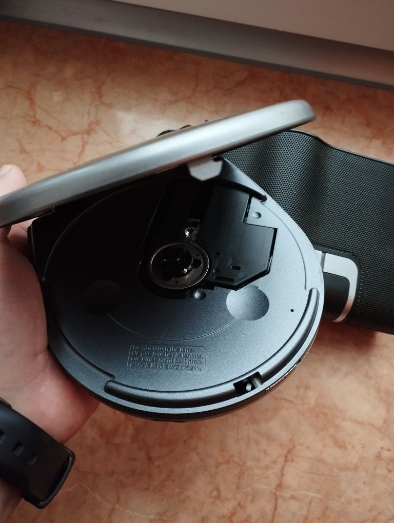 Спікерфон Logitech + програвач дисків