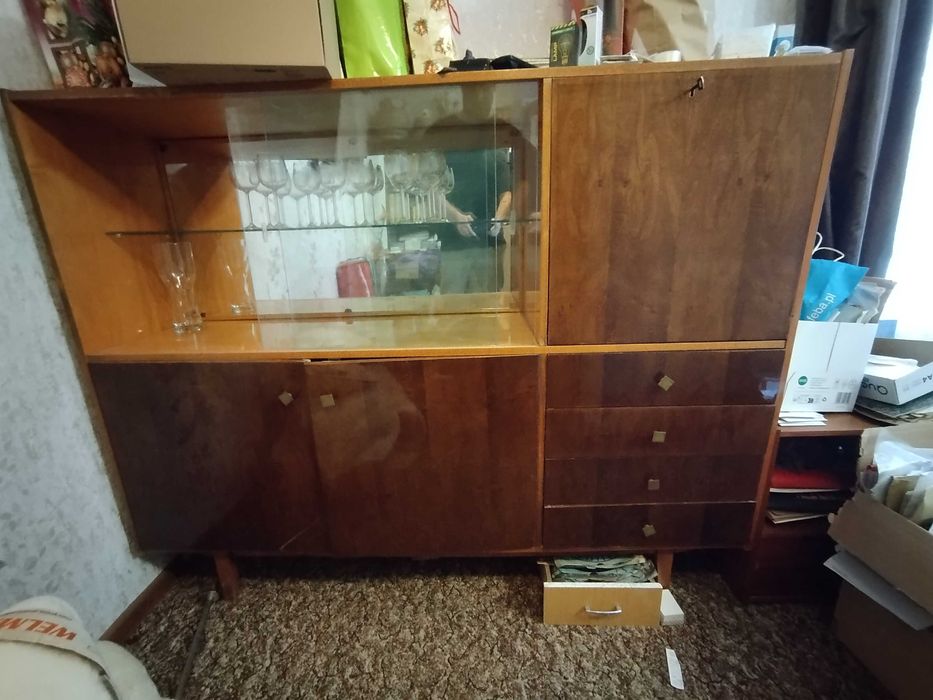 Kredens z barkiem PRL