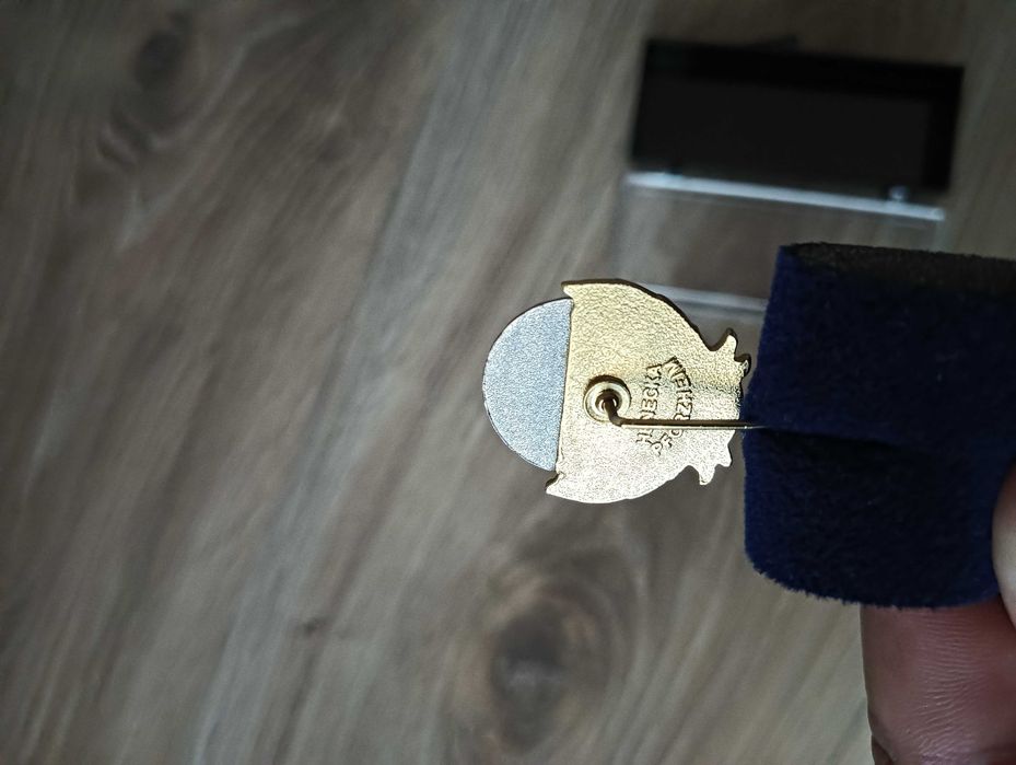 Rzadki złocony znaczek A.Z. – 40 lat członkostwa,