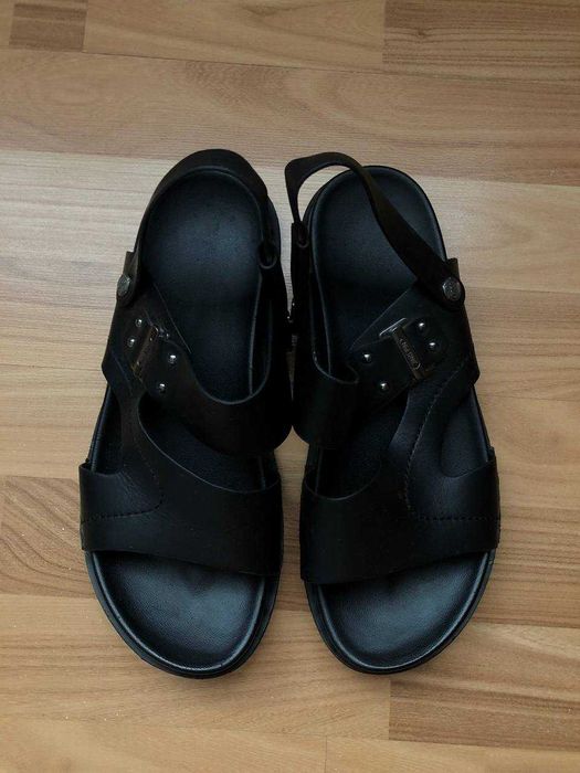 Шкіряні босоніжки