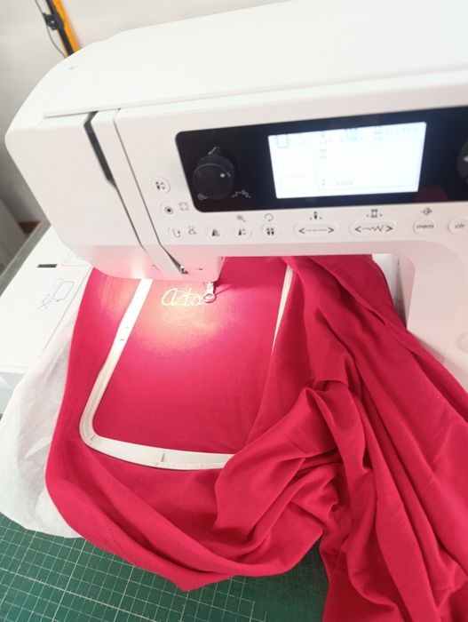 Máquina de bordar e costurar bernette Chicago 7