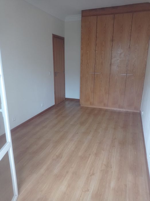Apartamento T3 Venteira óptimo estado
