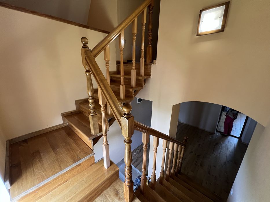 Продам чудовий новий будинок з ремонтом в затишному місці!