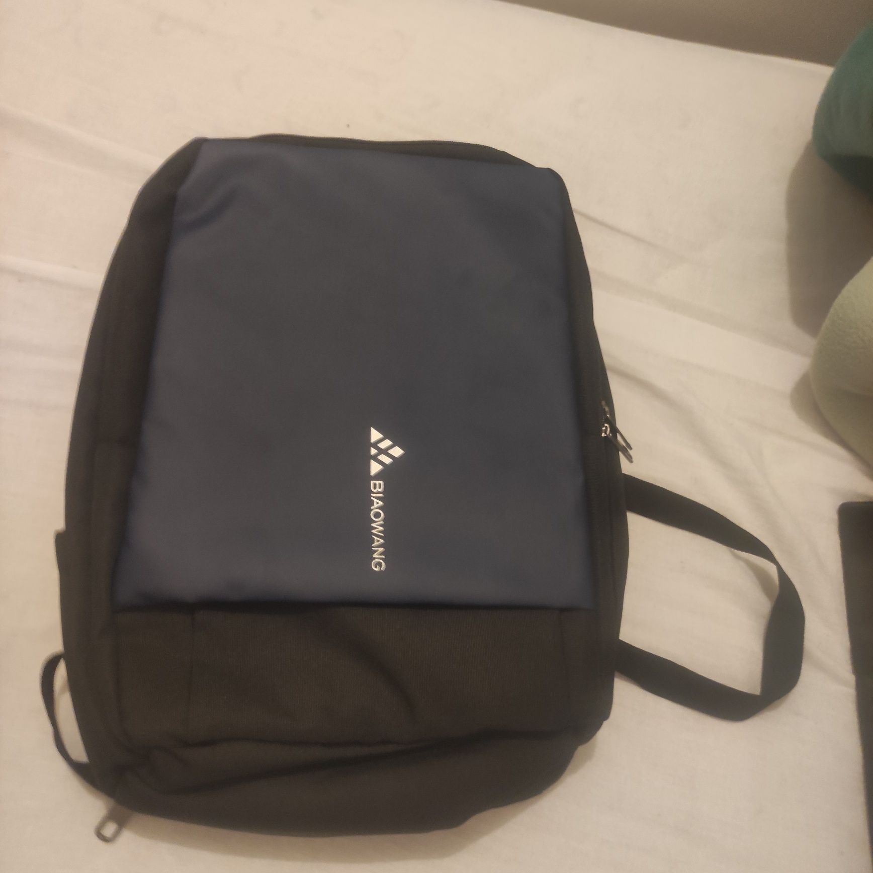 Mochila para laptop muito legal e muito segura, nova e nunca usada