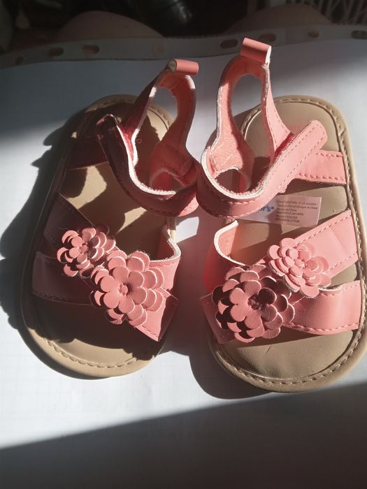 Продам дитячі сандалики