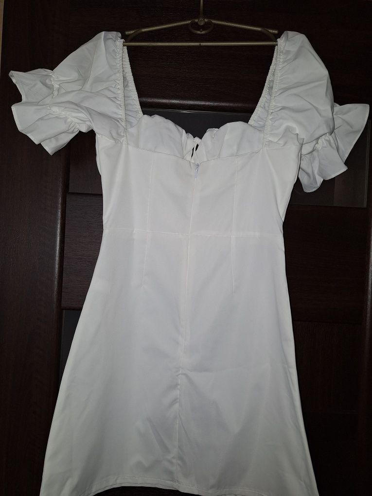 Ідеальна біла сукня