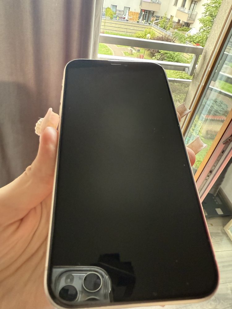 iPnone 11 (64GB)