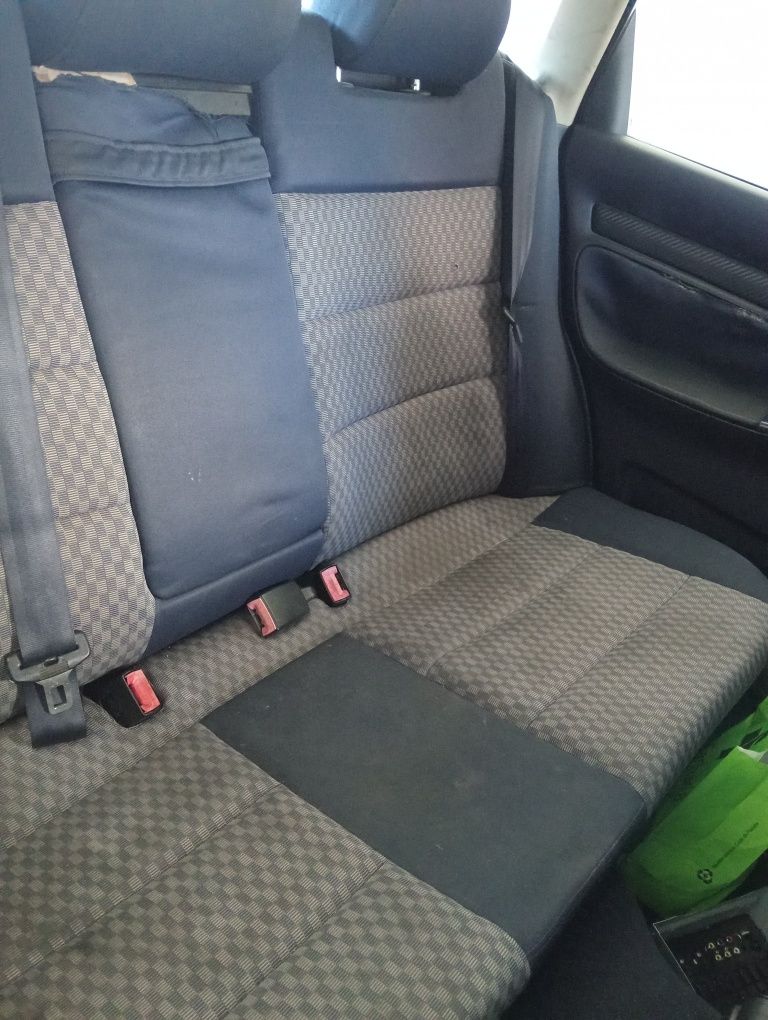 Vendo Audi A4 com material