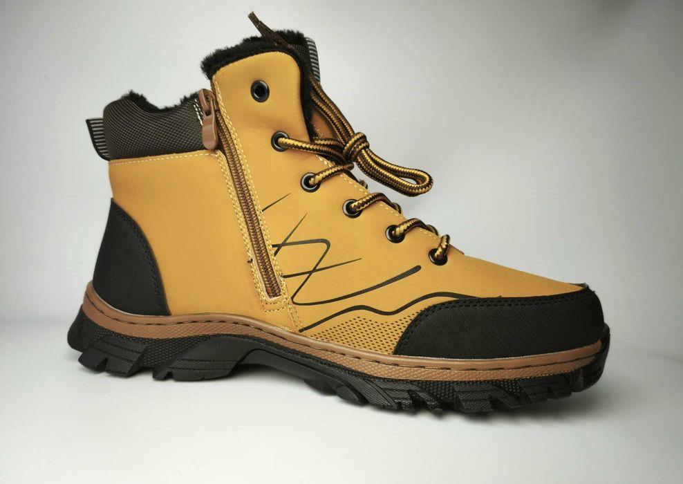 Buty zimowe męskie nowe ocieplane wytrzymałe z zamkiem 42