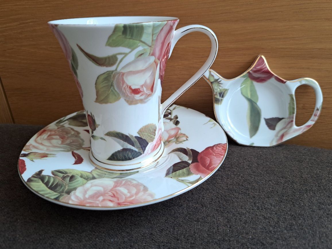 Porcelanowy komplet Villa Italia- kubek z talerzykiem