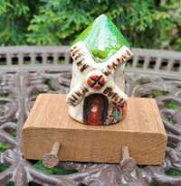 domek - młyn ceramiczny jako wieszak do kluczy