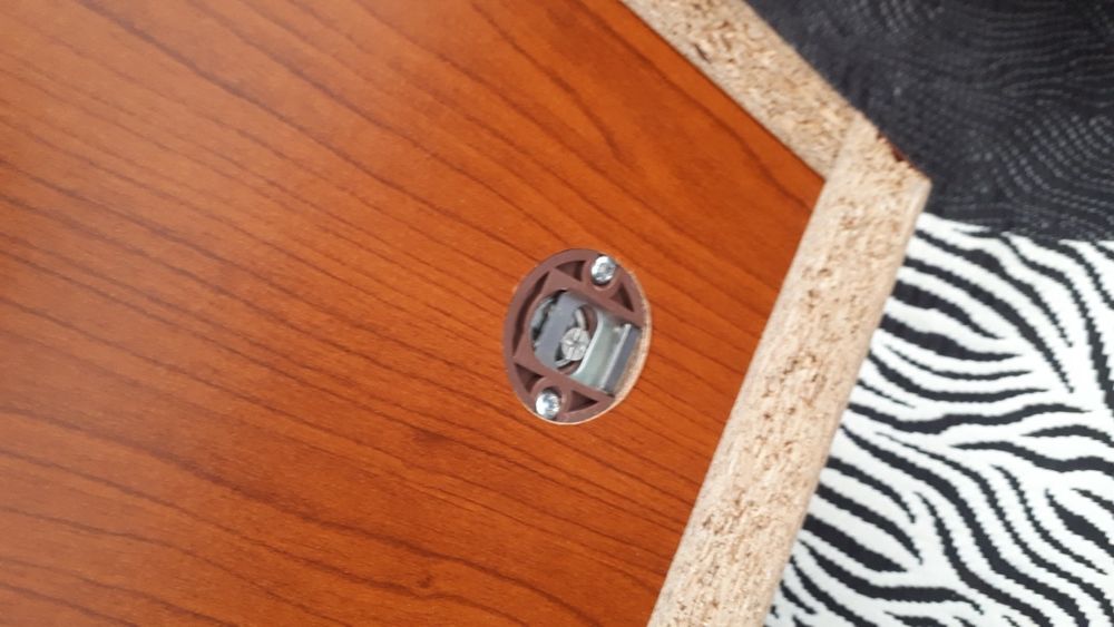 Szafka wisząca, półka, witrynka.