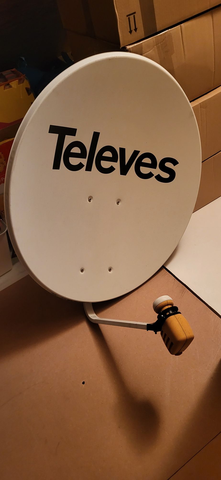 Antena satelitarna Televes.