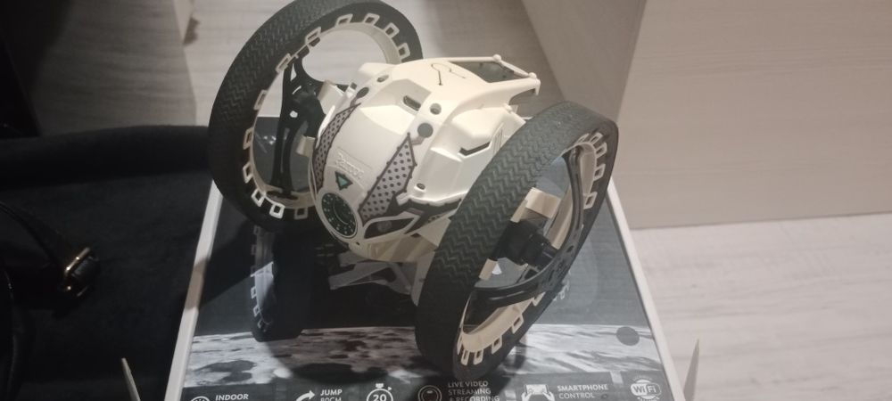 Parrot mini dron jumping sumo