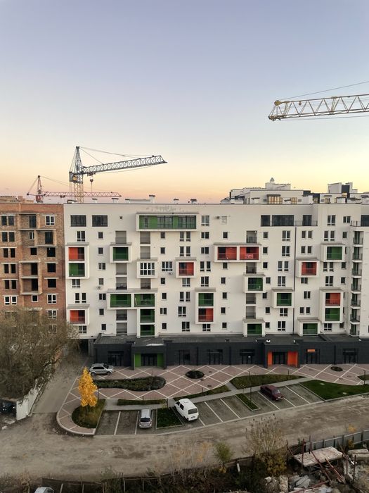 Готовий до ремонту 3-х кімннатний сирець біля міського озера