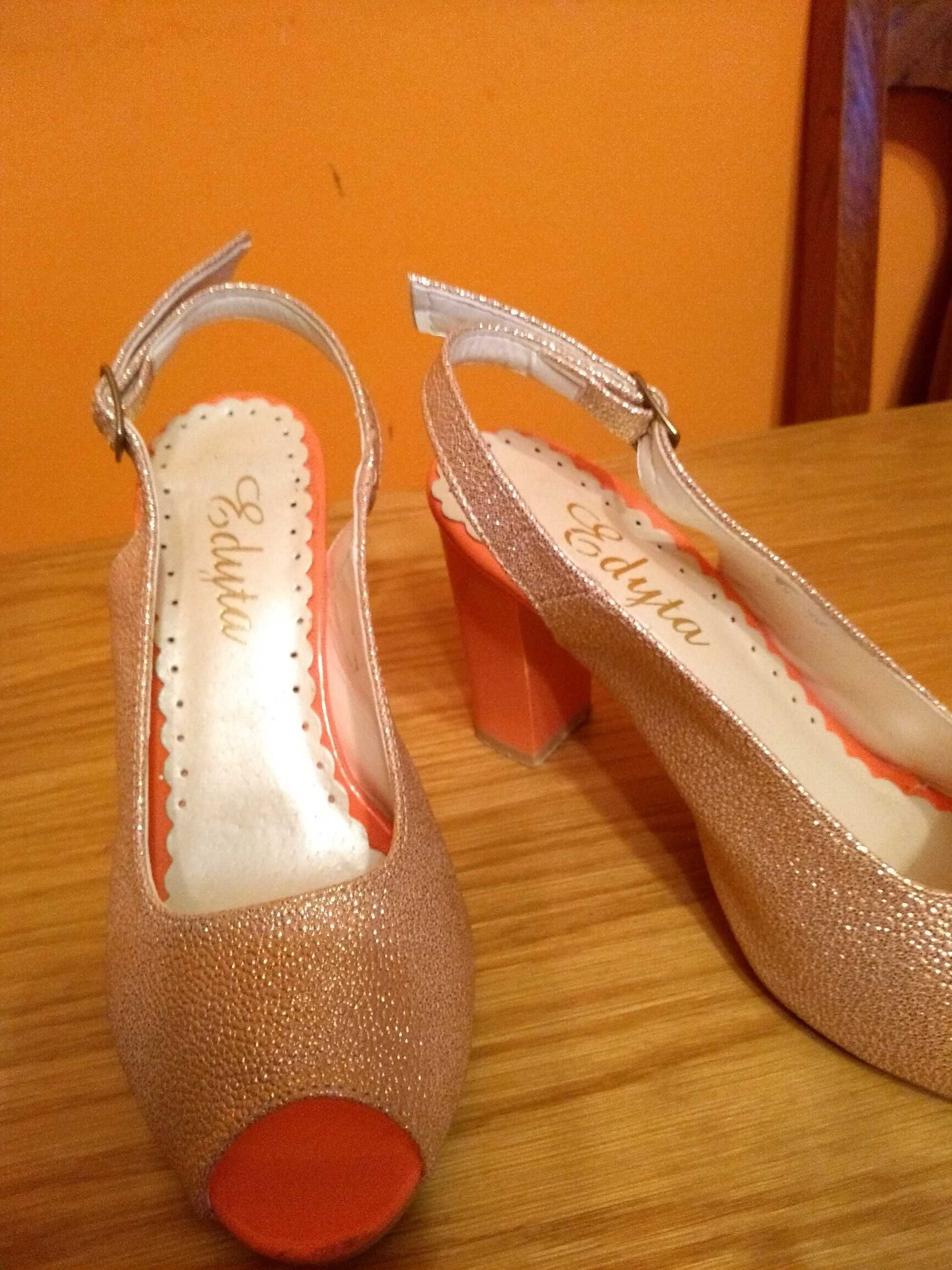 Eleganckie buty rozmiar 36 różowe złoto