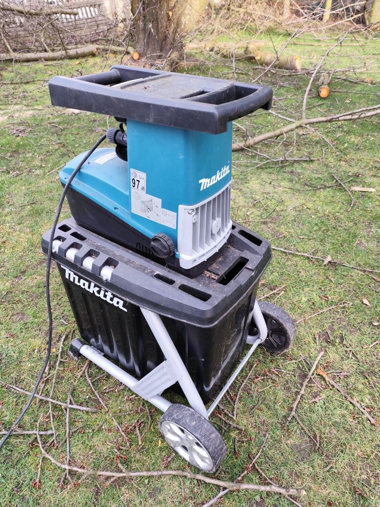 Makita UD2500 Rozdrabniacz elektryczny do gałęzi wynajem