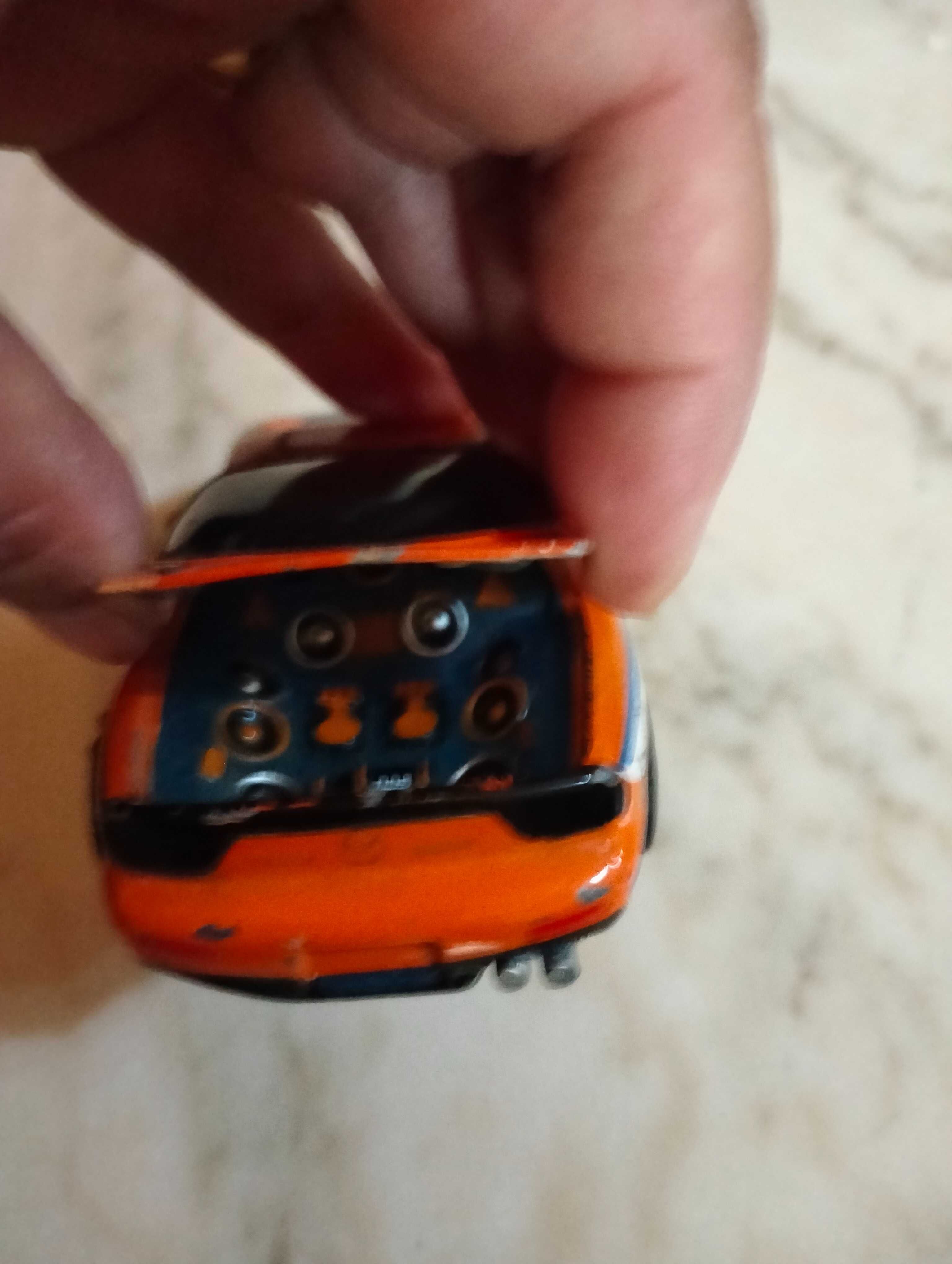 Carrinho em ferro Mazda com 14cm