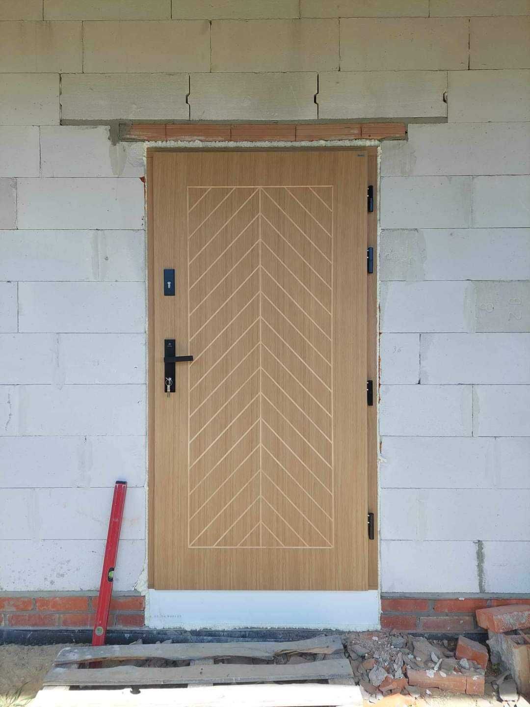 Drzwi zewnętrzne drewniane dębowe czyste powietrze montaż