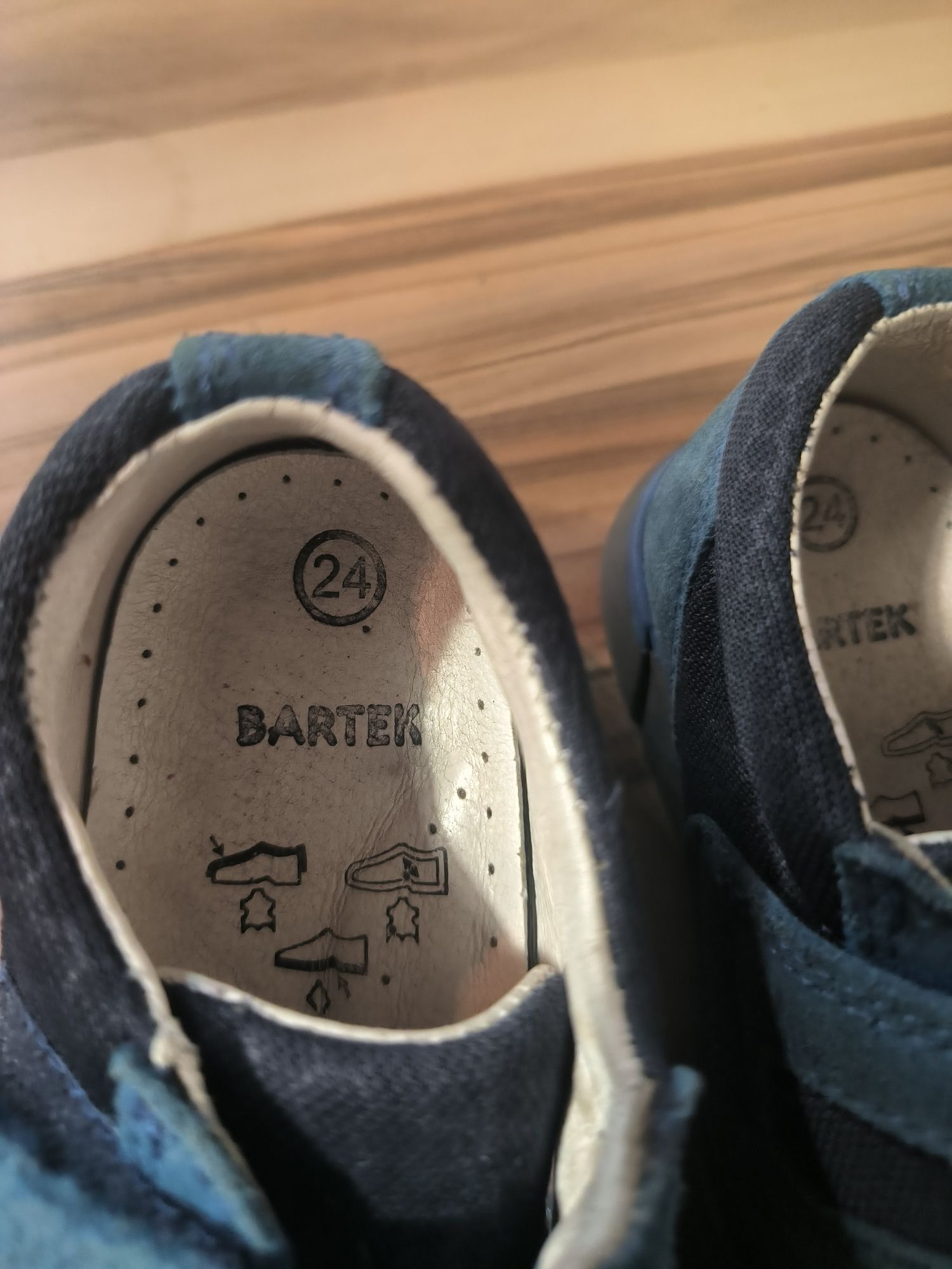 Кросівки для хлопчика натуральні Bartek 24 розмір